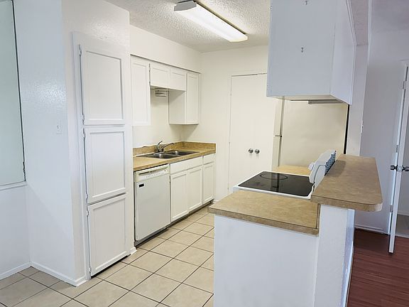 5th image of 2301 Monte Carlo Dr APT A