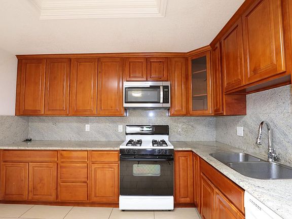 3rd image of 2682 Vista Verde Dr