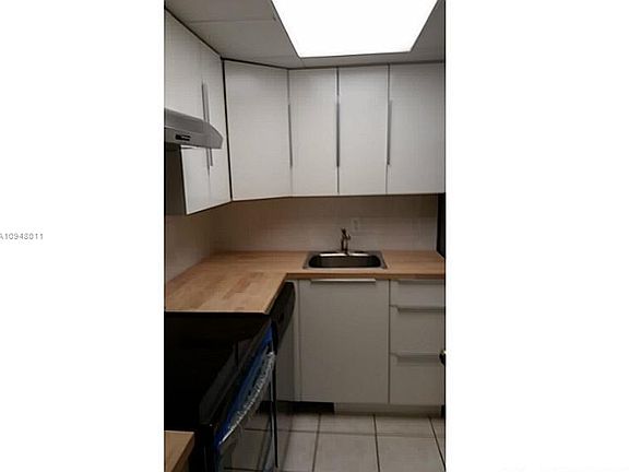 4th image of 800 West Ave APT 405