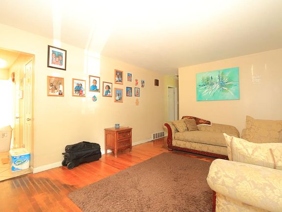 4th image of 9800 Harold Dr