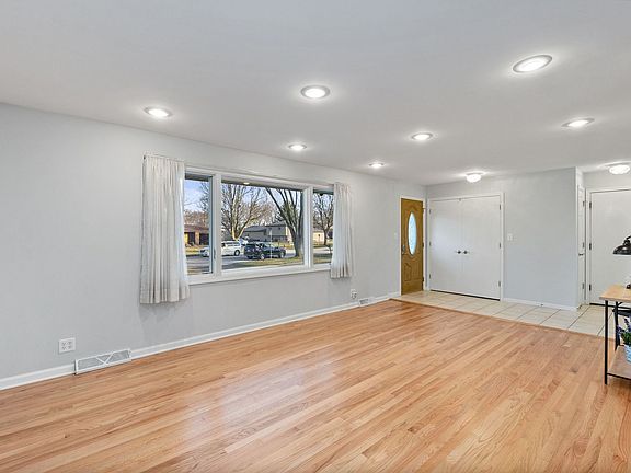 5th image of 5S480 Campbell Dr