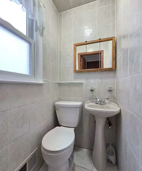 322 Sanilac St #1F — Photo 5