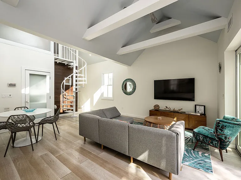 715 Chapman Ln — Photo 29