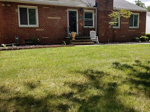 9652 Oakdale Rd, Parma, OH 44129