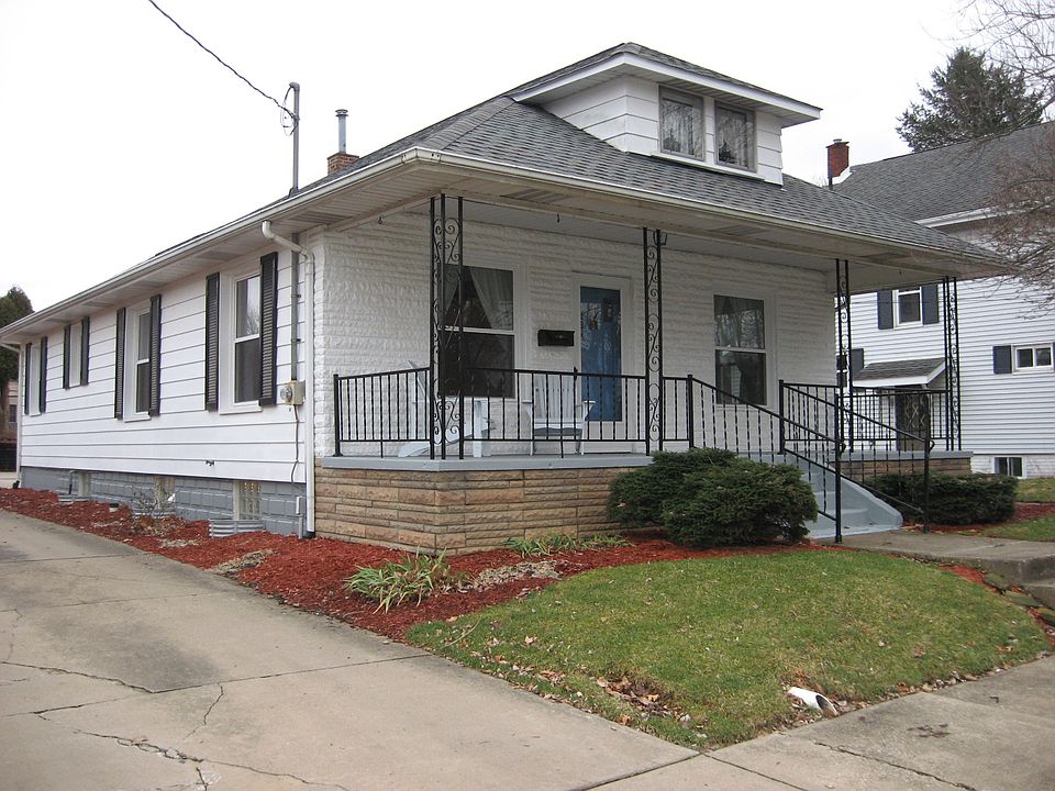 Clean Craftsman style home
