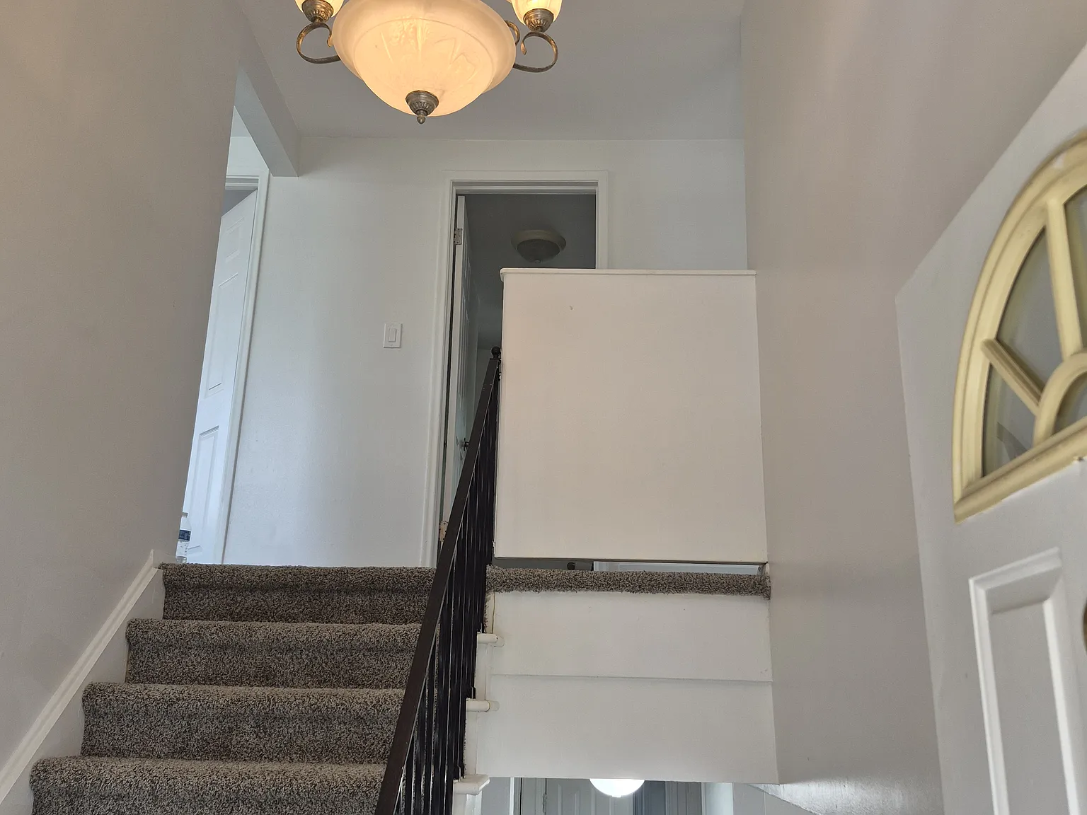 3 bed, 1.5 bath, 1382 sqft, $2,000 — Photo 4