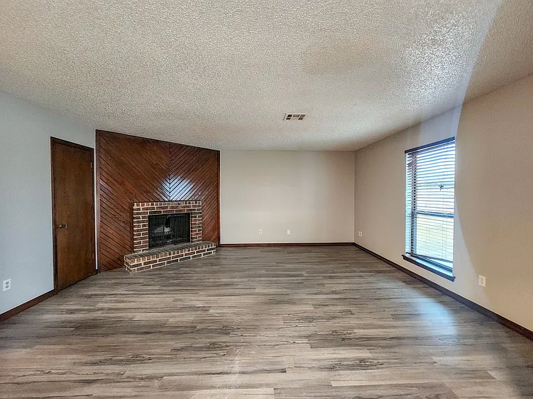 4104 N Market Ave — Photo 10