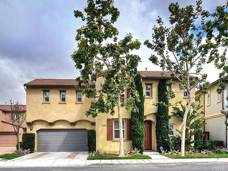 1st image of 249 W Sparkleberry Ave