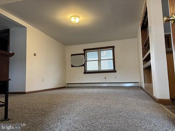 5th image of 652 E Church St #R