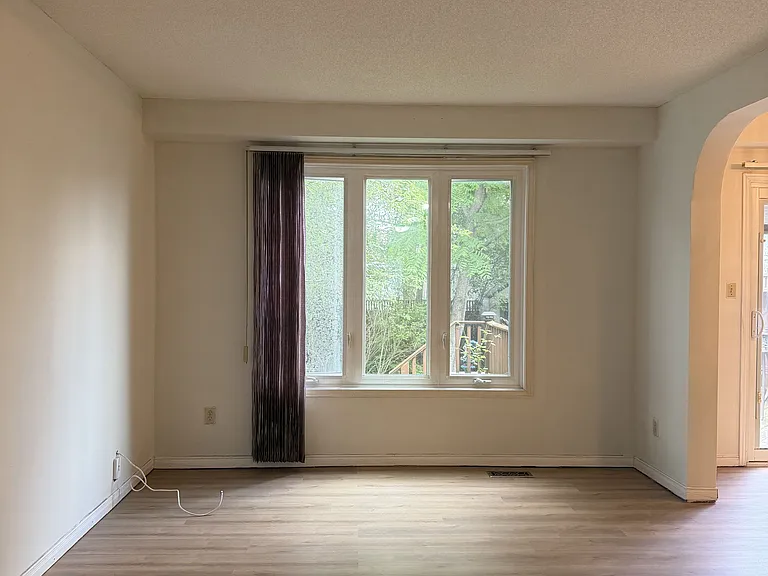 206 Rickson Ave — Photo 9