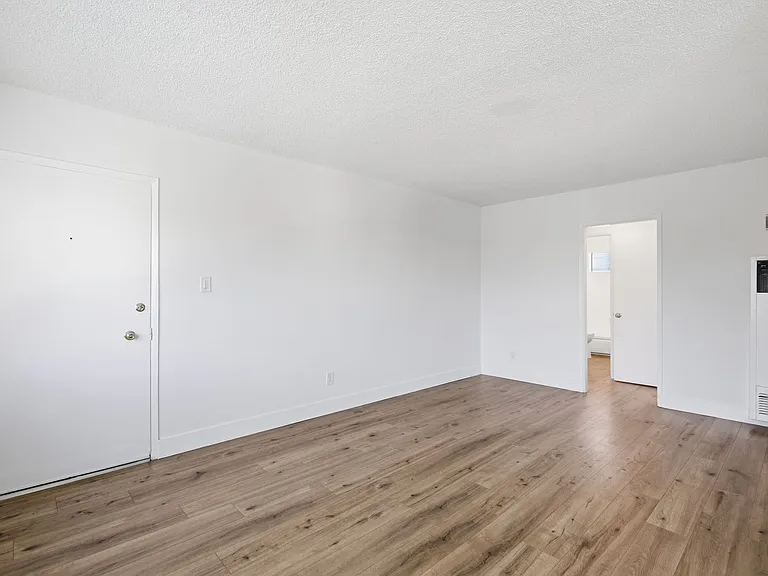 7100 Fulton Ave — Photo 9
