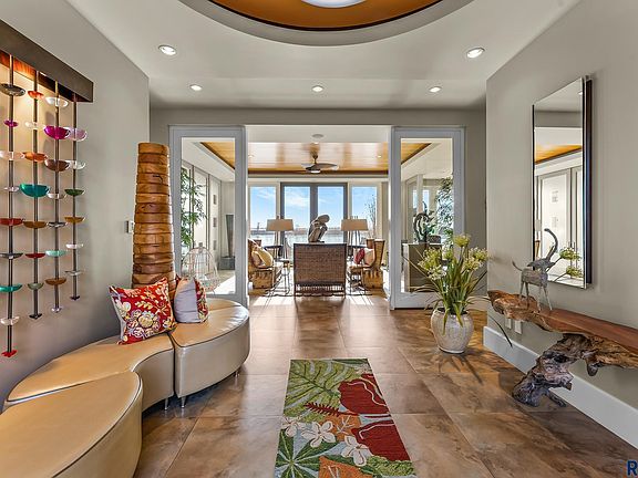 5th image of 500 Bay Hill Cir