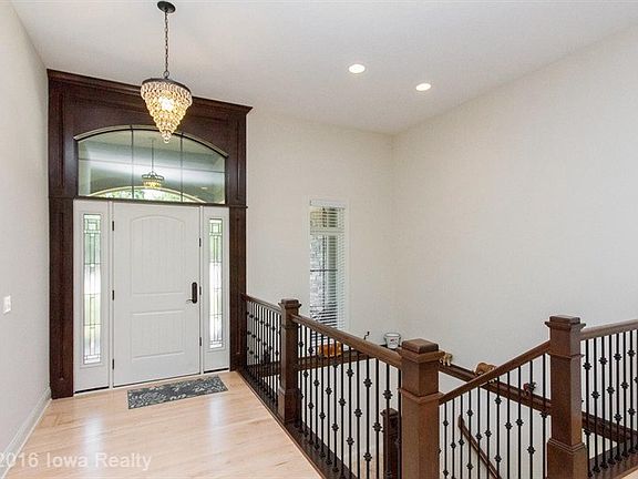 2nd image of 1005 Oakwood Dr