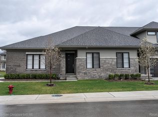 7447 Gramercy Cir, West Bloomfield, MI 48322