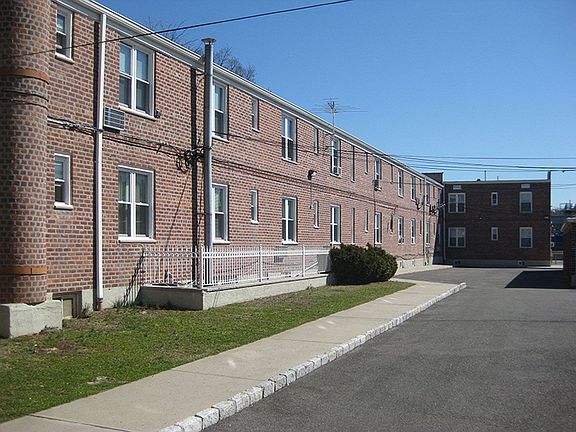 2nd image of 1865 Burnett St #56B
