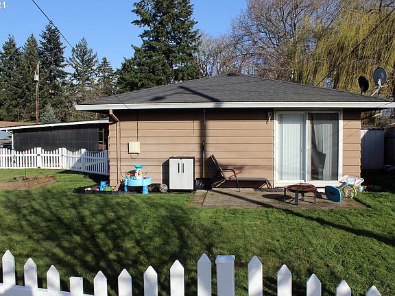 4th image of 662 NW Connell Ave