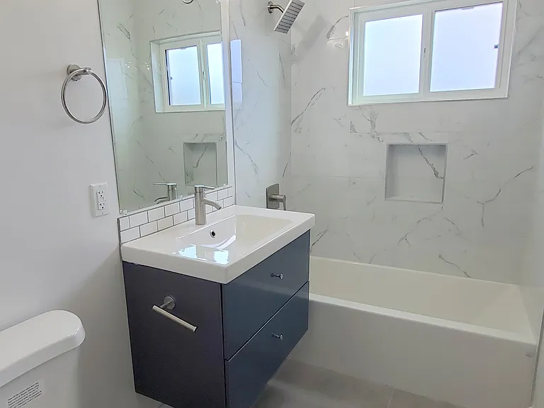 2315 N Frederic St #14 — Photo 16