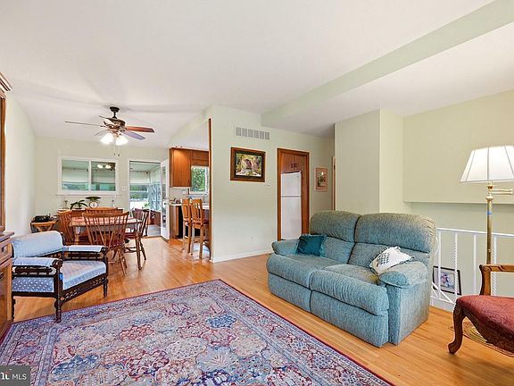 4th image of 120 Woodview Ln