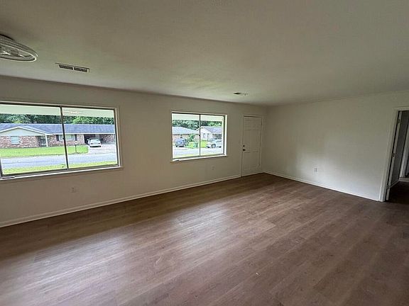 4th image of 327 Venetian Way