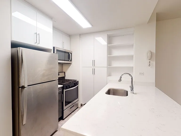 10 Hanover Square — Photo 107