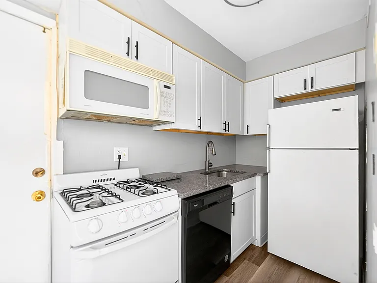301 Bigham St #2 — Photo 14