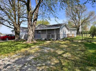 943 E 1025 North Rd, Taylorville, IL 62568