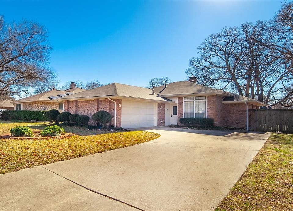 1st image of 105 Oakhaven Dr