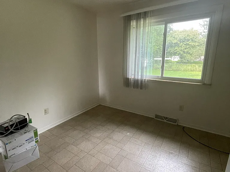 3071 N Center Rd — Photo 12