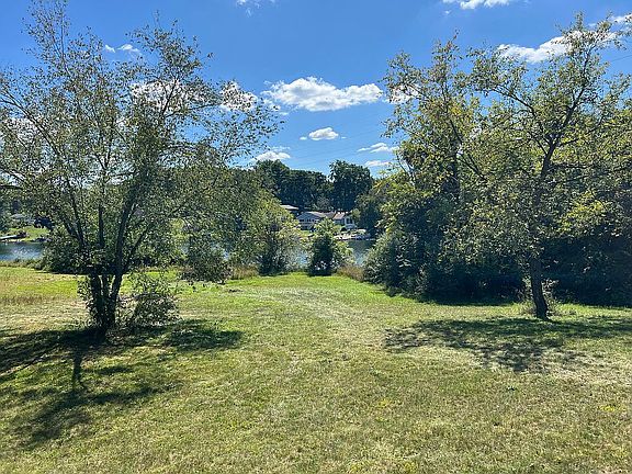 495 Lake Frontage