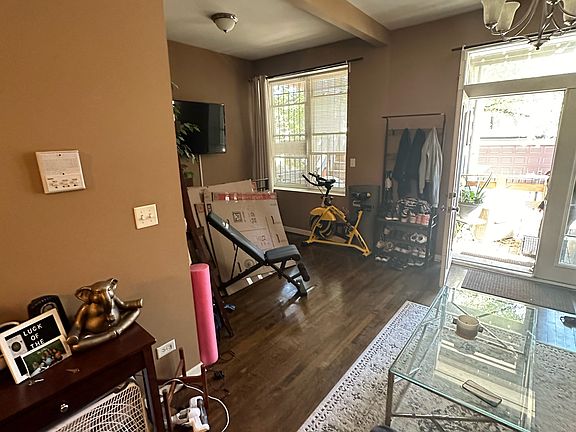 2nd image of 1517 N Rockwell St APT 1R