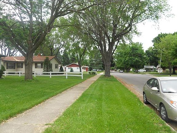2nd image of 1910 N Lexington Dr