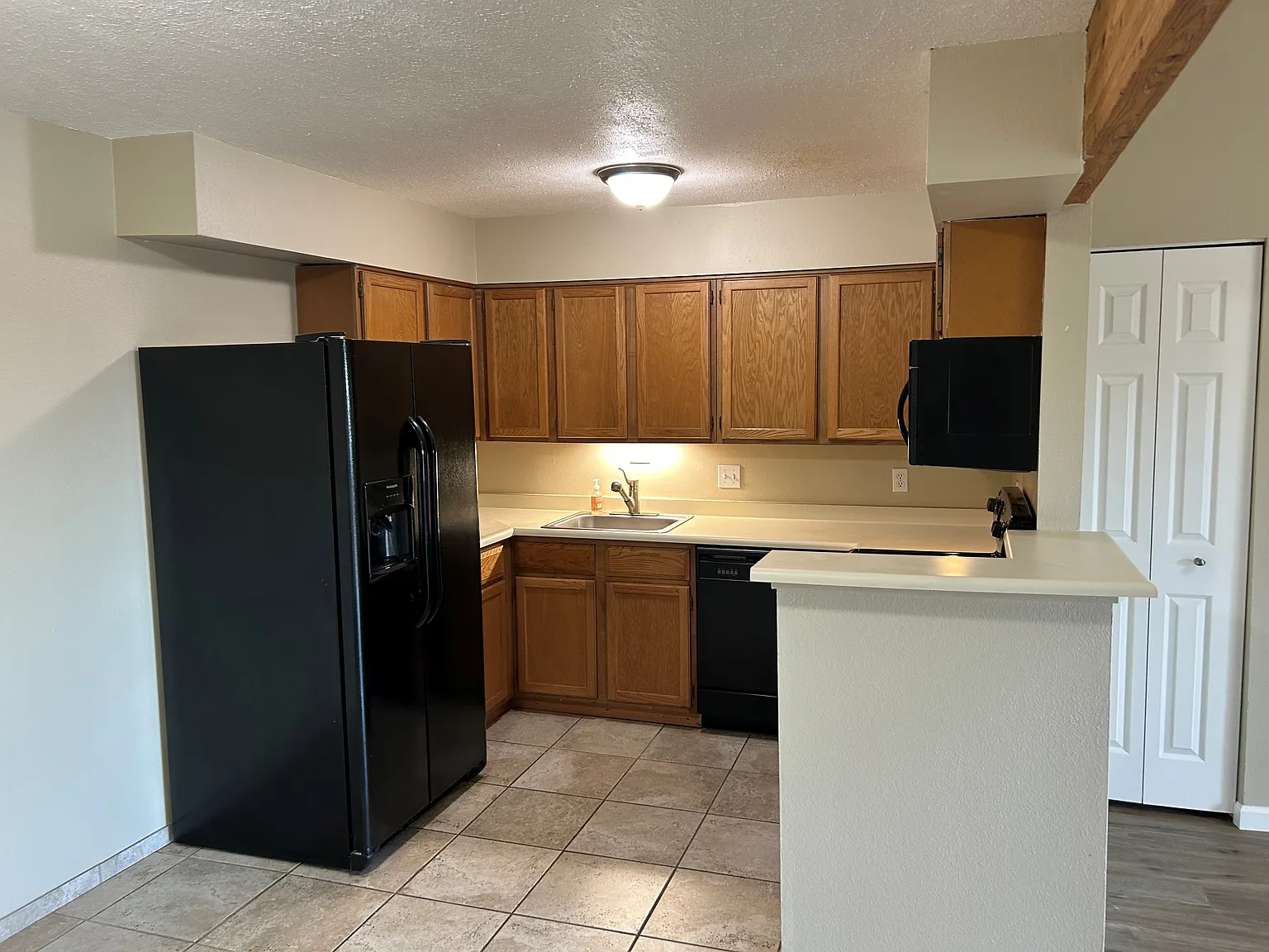 1 bed, 812 sqft, $1,550 — Photo 3