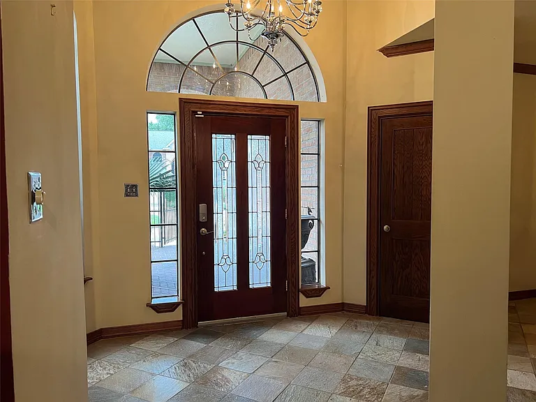 6983 Oakwood Park — Photo 3