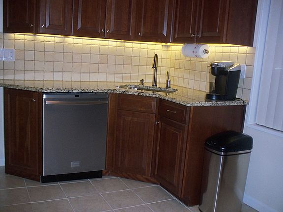 3rd image of 18-75 Corporal Kennedy St #2B