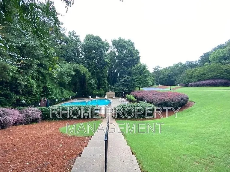 1418 Highland Bluff Dr SE — Photo 24