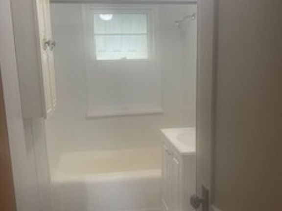 5th image of 726 Chestnut St Unit 1
