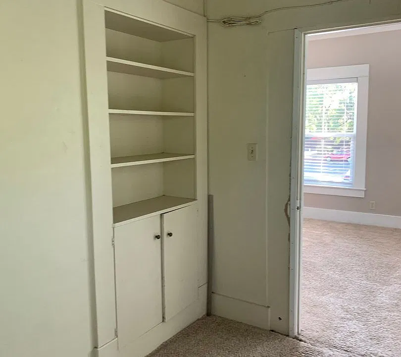 229 W 6th St