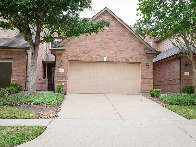 1146 Glenwood Canyon Ln — Photo 2
