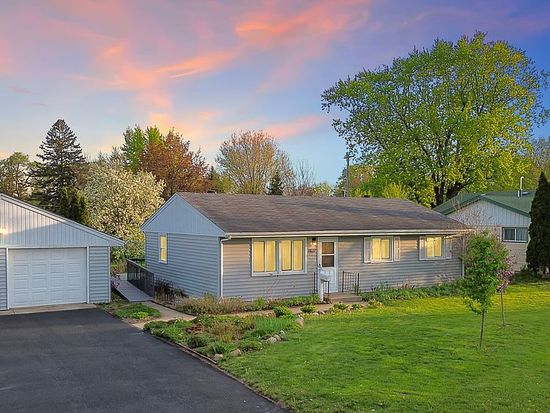 1611 E 87th St, Bloomington, MN 55425