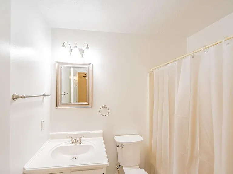 140 Limerick Dr — Photo 6