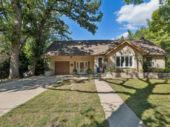 504 W Forest Ave, Round Lake, IL 60073