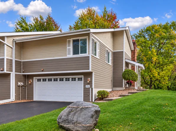 9751 Brighton Ln, Eden Prairie, MN 55347
