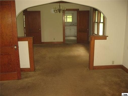 3rd image of 616 Lowell Ave