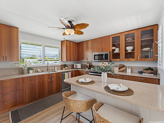 4th image of 324 Olomana St APT D