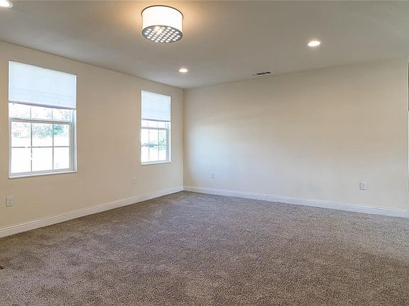 4th image of 6158 Woodbine Dr