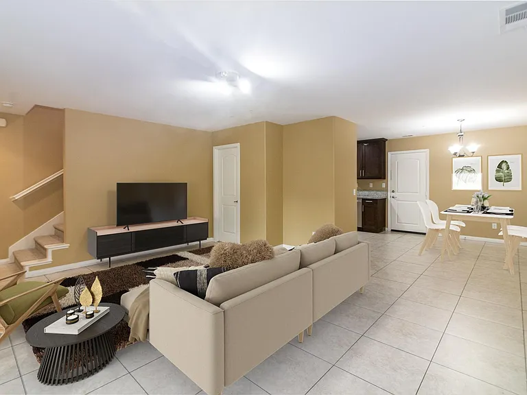 16114 Merrill Ave #4 — Photo 7