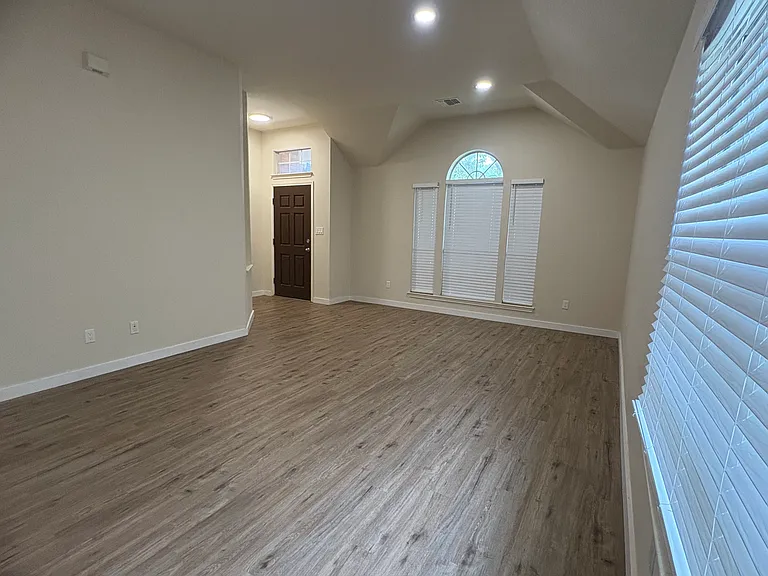 12905 Withers Way — Photo 2