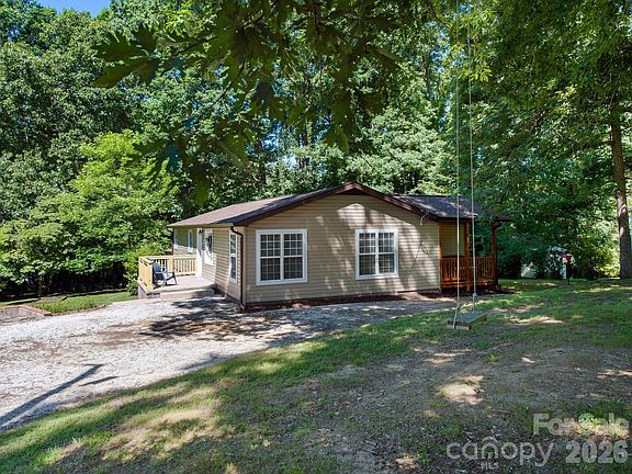 4th image of 425 Lyndhurst Dr