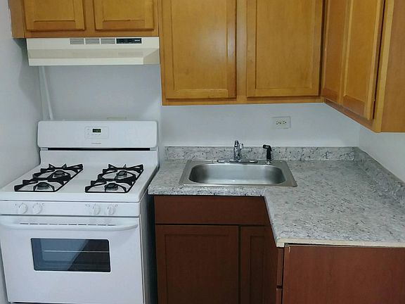 4th image of 15945 Lexington Ave APT 7