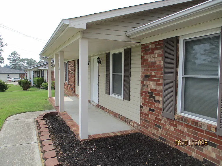 616 Langley Ct — Photo 11